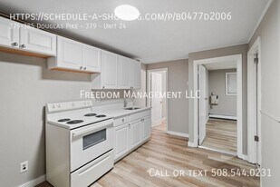 379-385 Douglas Pike in Smithfield, RI - Building Photo