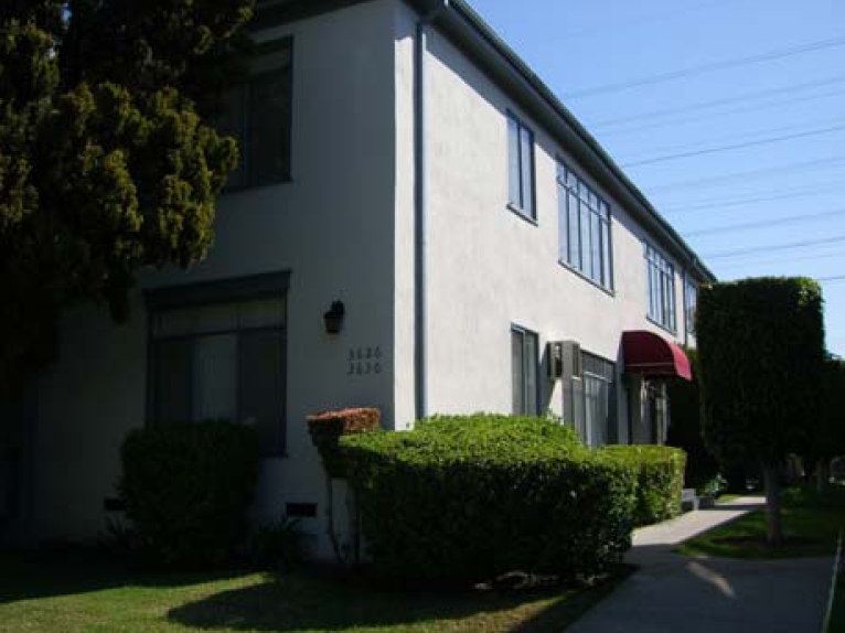 3626 Carmona Ave in Los Angeles, CA - Building Photo