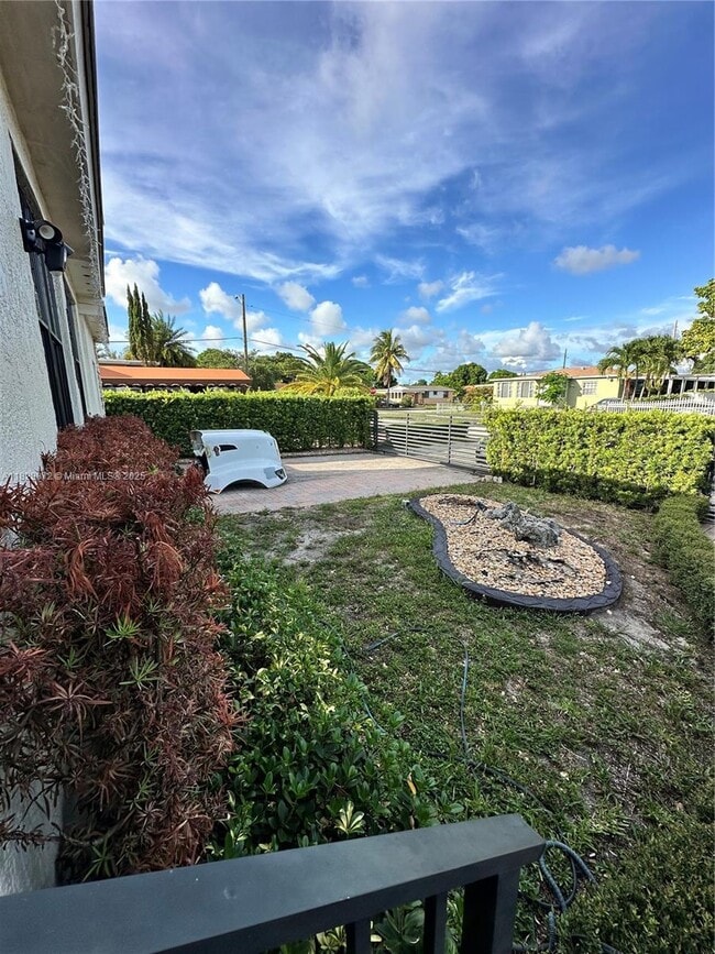 5010 E 1st Ave in Hialeah, FL - Building Photo - Building Photo