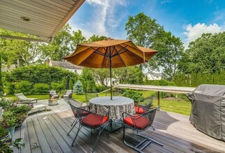 240 Pearsall Pl in Bridgeport, CT - Building Photo - Building Photo