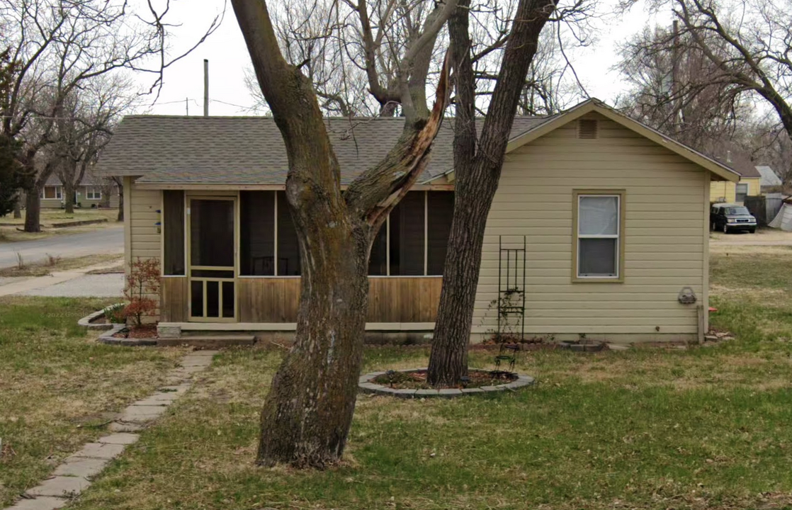 1501 Prairie St in Hutchinson, KS - Building Photo