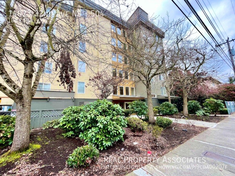 14023 32nd Ave NE in Seattle, WA - Building Photo