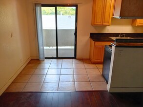 1080 Temple Ave, Unit 102 in Long Beach, CA - Foto de edificio - Building Photo