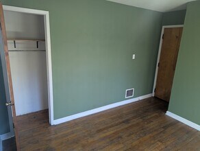 4081 Clifton Ave in Cincinnati, OH - Foto de edificio - Building Photo