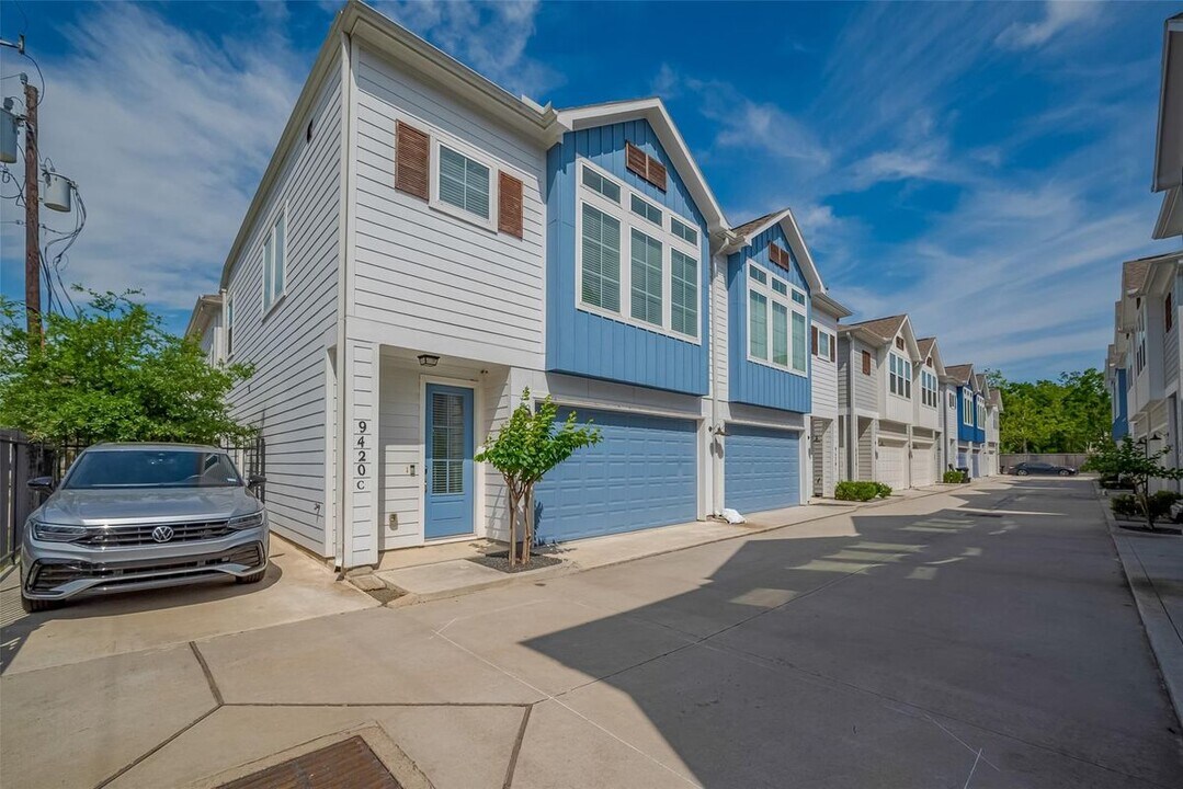 9420 Kerrwood Ln in Houston, TX - Building Photo