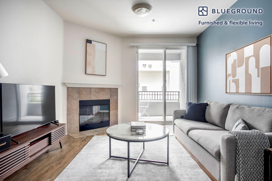 4077 Glencoe Ave in Marina Del Rey, CA - Building Photo