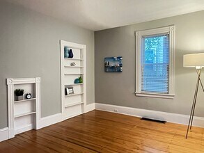 128 Chestnut St, Unit 1 in Brookline, MA - Building Photo - Building Photo