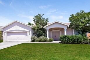 3677 Sandhill Crane Dr in Lakeland, FL - Building Photo