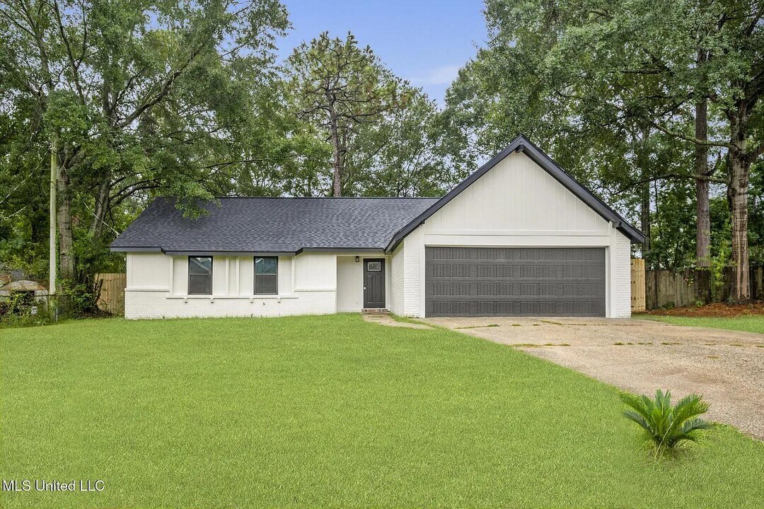 214 W Lakewood Dr in Hattiesburg, MS - Building Photo