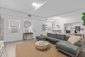 4255 Wee St in Mount Dora, FL - Building Photo - Building Photo