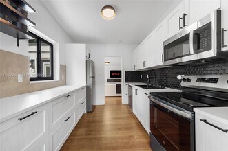 485 NW 132nd St in North Miami, FL - Building Photo - Building Photo