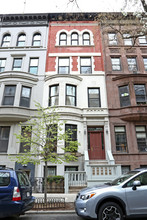 57 W 69th St in New York, NY - Building Photo - Building Photo