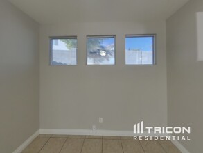 8816 Happy Pines Ave in Las Vegas, NV - Foto de edificio - Building Photo