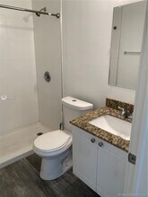 2500 NE 192 St, Unit #1 in Miami, FL - Foto de edificio - Building Photo