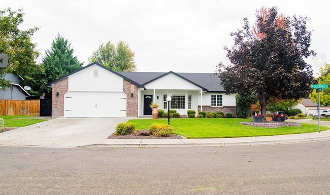 property at 434 W Bosanka Dr