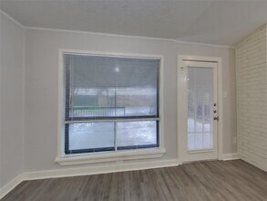 120 WoodCrest Dr in League City, TX - Foto de edificio - Building Photo