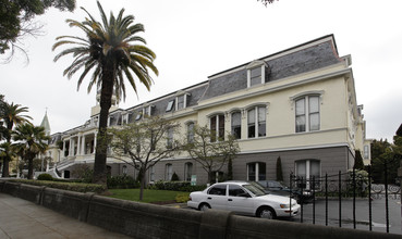 Notre Dame Plaza in San Francisco, CA - Foto de edificio - Building Photo