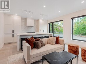 35 Curzon St in Toronto, ON - Building Photo - Building Photo