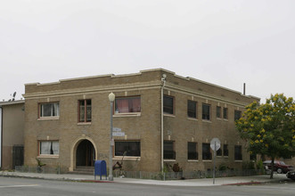 310-322 W 8th St in Long Beach, CA - Building Photo - Building Photo