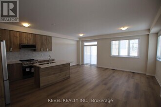 1372 Canfield St in Oshawa, ON - Building Photo - Building Photo