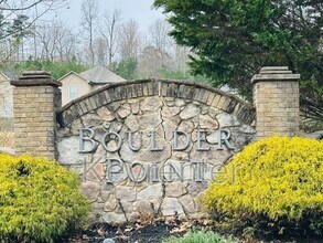 8025 Poplar Grv Ln in Powell, TN - Building Photo - Building Photo