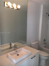 151 SE 1st St, Unit 1611 in Miami, FL - Foto de edificio - Building Photo