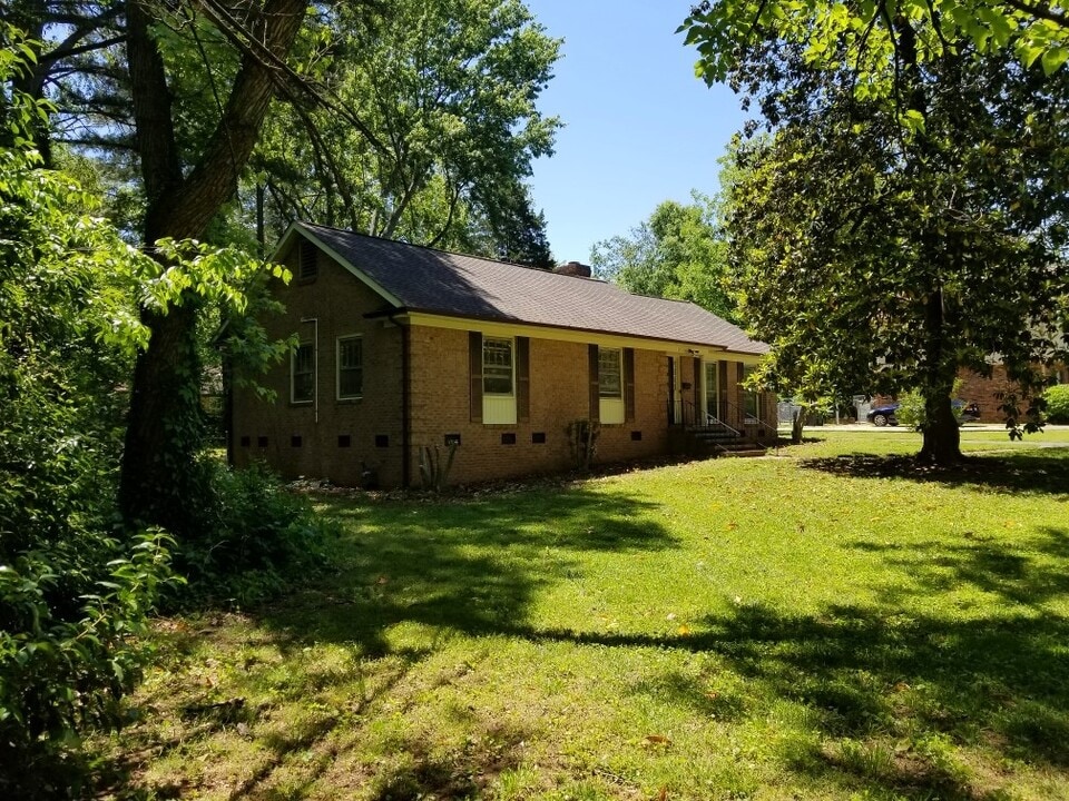 6736 Hartsell Pl, Unit Hartsell in Charlotte, NC - Foto de edificio