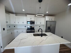 108 Chisum Dr in Clovis, NM - Building Photo - Building Photo