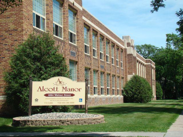 Alcott Manor in Grand Forks, ND - Building Photo - Building Photo