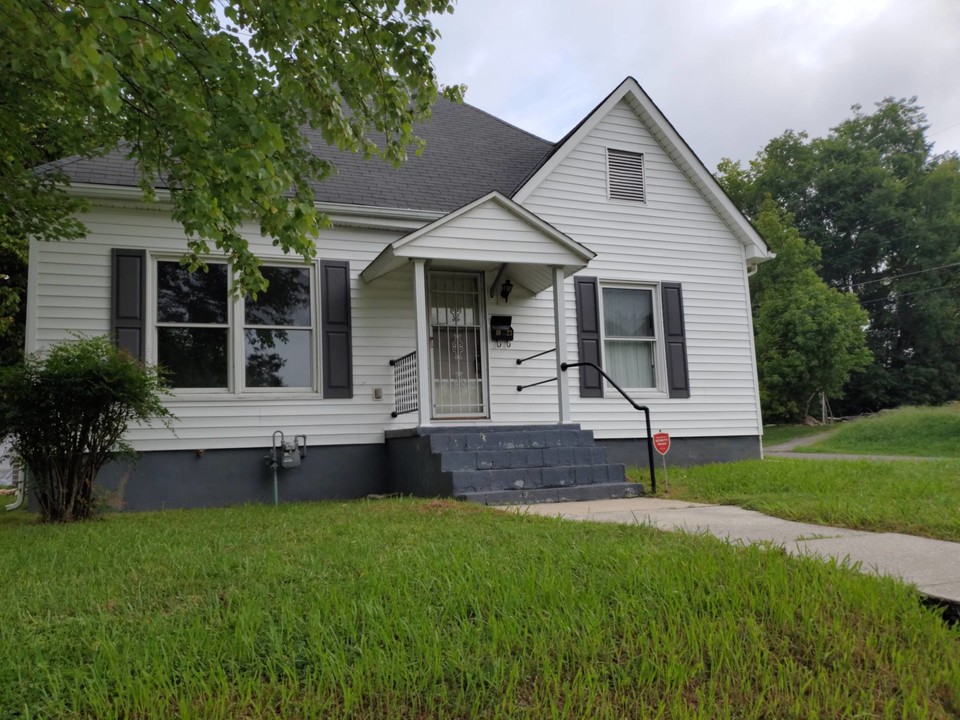 1823 E Glenwood Ave in Knoxville, TN - Building Photo