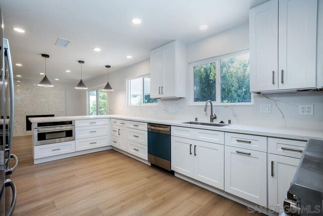 5318 Vickie Dr in San Diego, CA - Building Photo - Building Photo