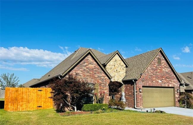 2444 S Narcissus Ave in Broken Arrow, OK - Building Photo - Building Photo