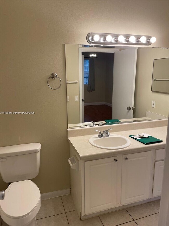 2421 NW 96th Terrace in Pembroke Pines, FL - Building Photo - Building Photo