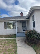 302 Douglas Ave in Oxnard, CA - Building Photo - Building Photo