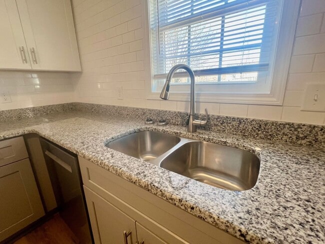 317 E Gilbreath St in Graham, NC - Building Photo - Building Photo