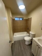 12414 S Willowbrook Ave, Unit 12414 in Compton, CA - Building Photo - Building Photo