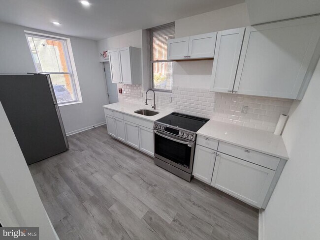 1621 N 33rd St in Philadelphia, PA - Foto de edificio - Building Photo