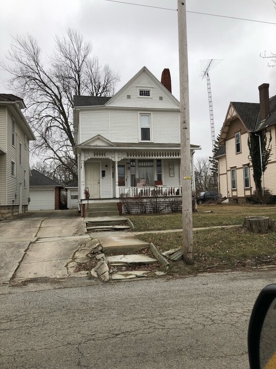 921 Hayes Ave, Unit lower in Fremont, OH - Building Photo