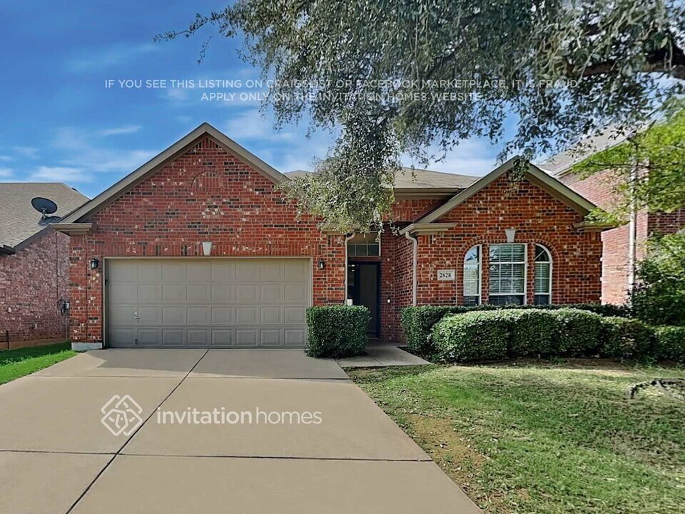 2828 Thorncreek Ln in Fort Worth, TX - Building Photo