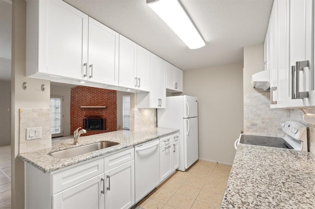 10834 Lynbrook Dr in Houston, TX - Building Photo