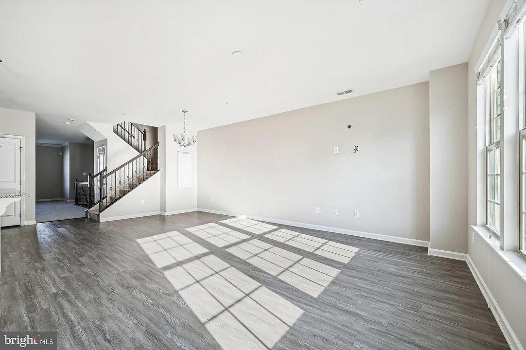 6026 Forum Sq in Frederick, MD - Building Photo
