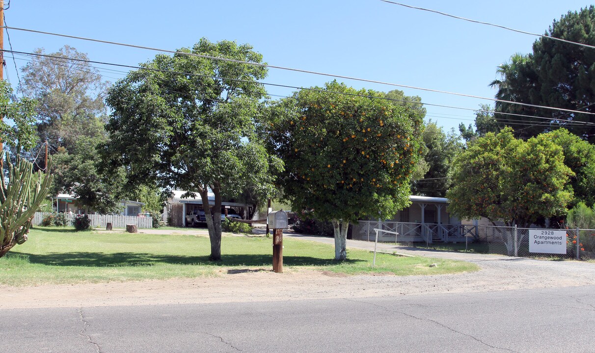 2928 W Orangewood Ave in Phoenix, AZ - Building Photo