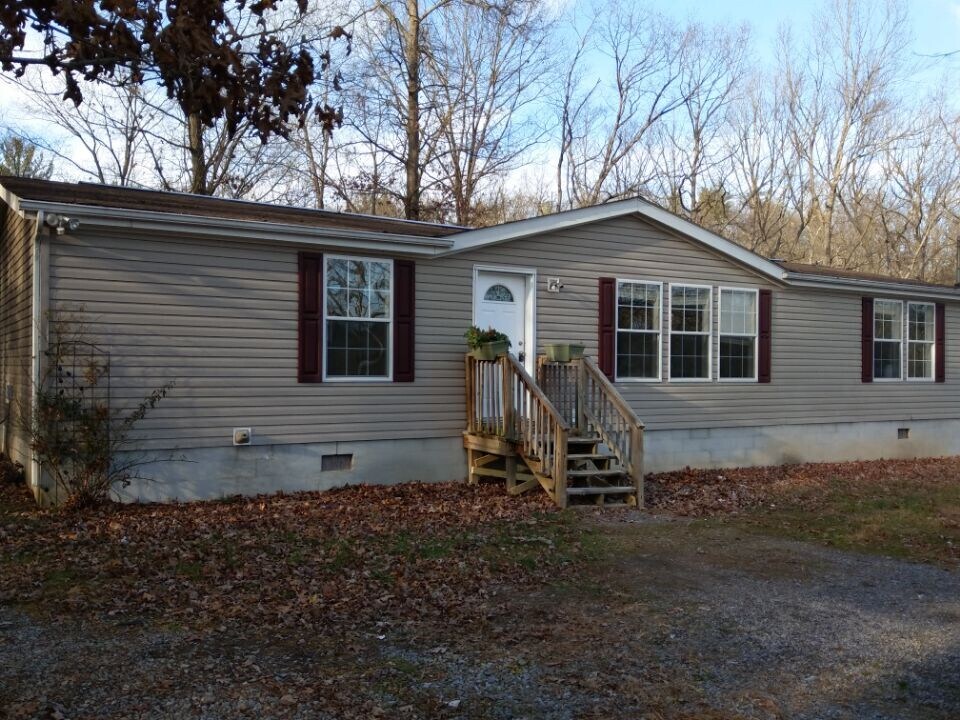 986 Puffenburger Ln in Hedgesville, WV - Building Photo