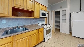 416-418-418 Leslie St in Newark, NJ - Building Photo