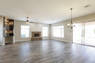 2102 E Fawn Dr in Phoenix, AZ - Building Photo - Building Photo