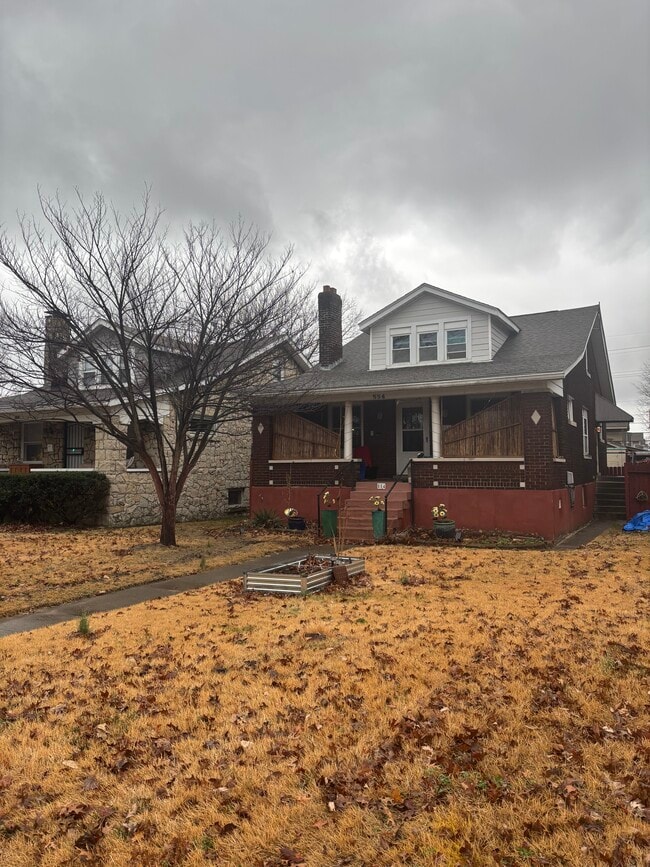 554 Eastern Pky, Unit #2 in Louisville, KY - Foto de edificio - Building Photo