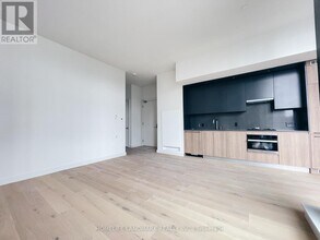 81 Wellesley St E in Toronto, ON - Building Photo - Building Photo