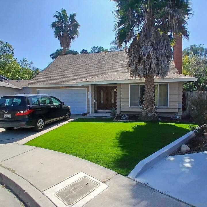 5493 New Mills Rd in San Diego, CA - Building Photo