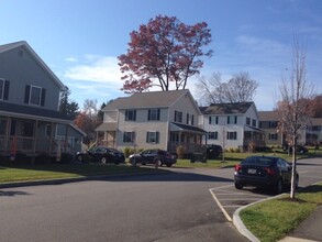 33 Sentinel Court in Manchester, NH - Building Photo - Building Photo