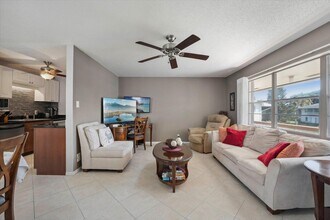 41 Easthampton B in West Palm Beach, FL - Building Photo - Building Photo